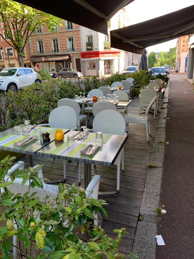 Hotel Des 3 Marches- Logis Hotel Restaurant Le Vésinet Exterior foto